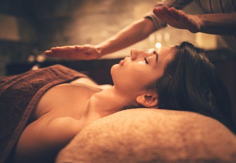 Reiki therapy session